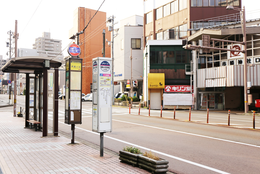 かなざわはこまち前　武蔵が辻バス停乗り場