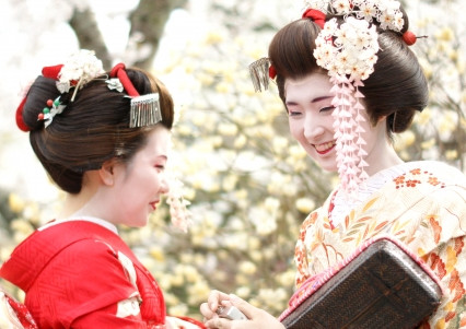 芸者さんの化粧直しに重宝されたあぶらとり紙
