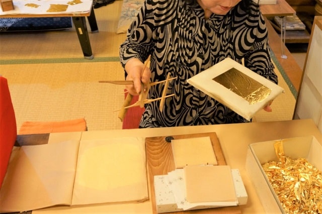金箔工芸品作り